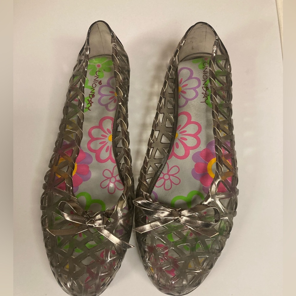 UNIONBAY Women's Metallic Gray jelly shoes